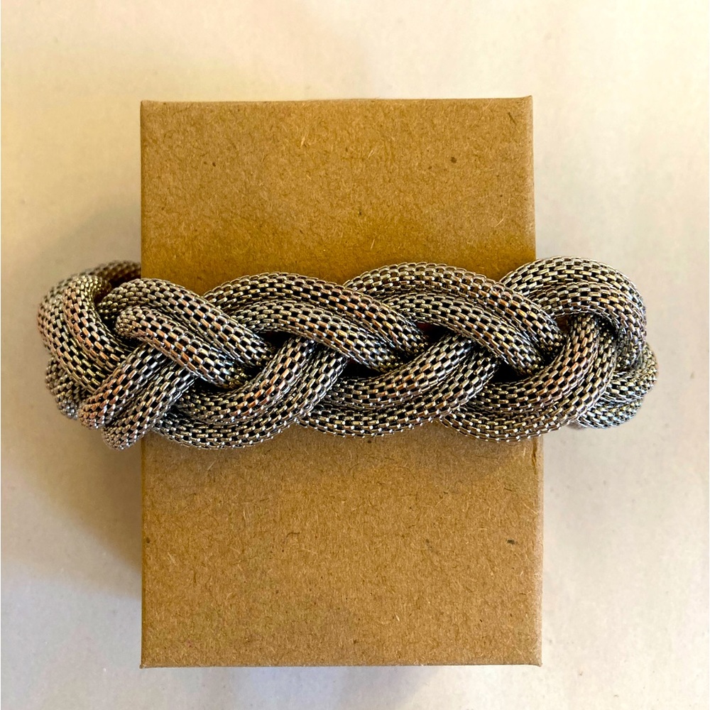 5 FOR $25 JEWELRY - Women’s silver metallic bracelet